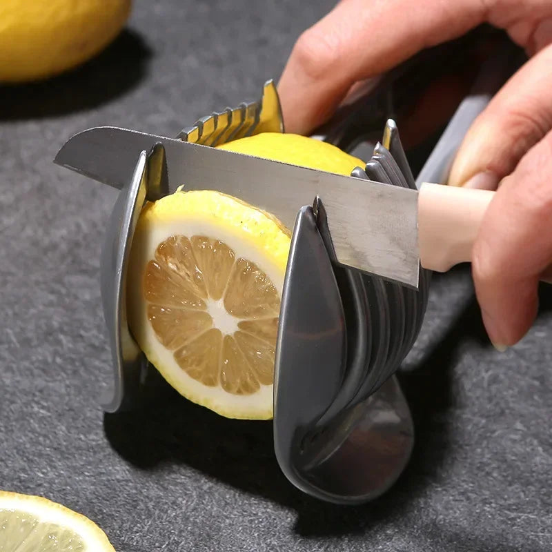 “Hold It Right There!” – Stainless Steel Onion Holder & Veggie Slicer Tool for Tomatoes, Potatoes & More – Your New Kitchen Sidekick
