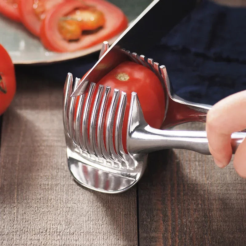 “Hold It Right There!” – Stainless Steel Onion Holder & Veggie Slicer Tool for Tomatoes, Potatoes & More – Your New Kitchen Sidekick