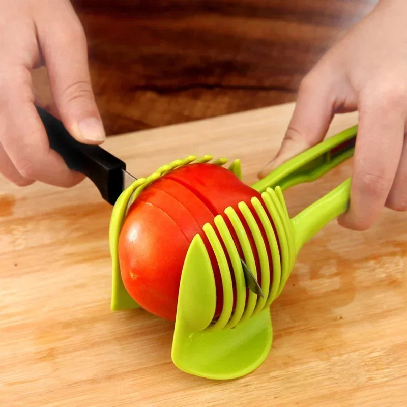 “Hold It Right There!” – Stainless Steel Onion Holder & Veggie Slicer Tool for Tomatoes, Potatoes & More – Your New Kitchen Sidekick