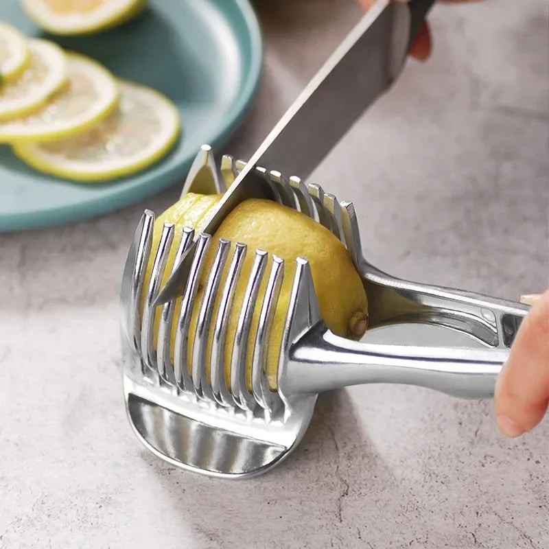 “Hold It Right There!” – Stainless Steel Onion Holder & Veggie Slicer Tool for Tomatoes, Potatoes & More – Your New Kitchen Sidekick